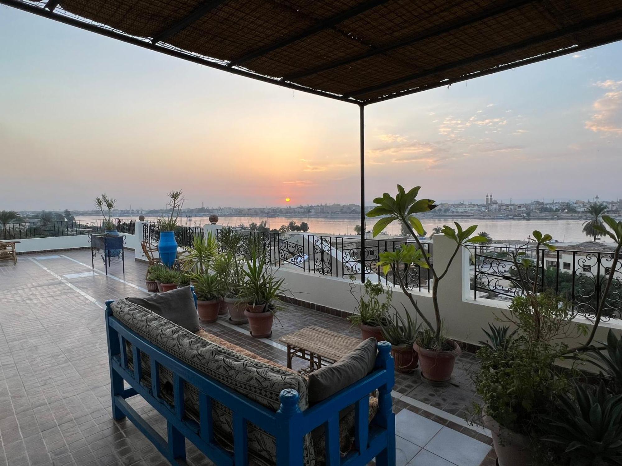 Hotel Harmony House Luxor Esterno foto
